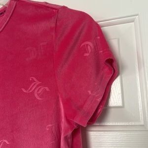 Juicy Couture New Pink velvety soft JC logo NWT,XL Chest: 40”, Length 21” cute!